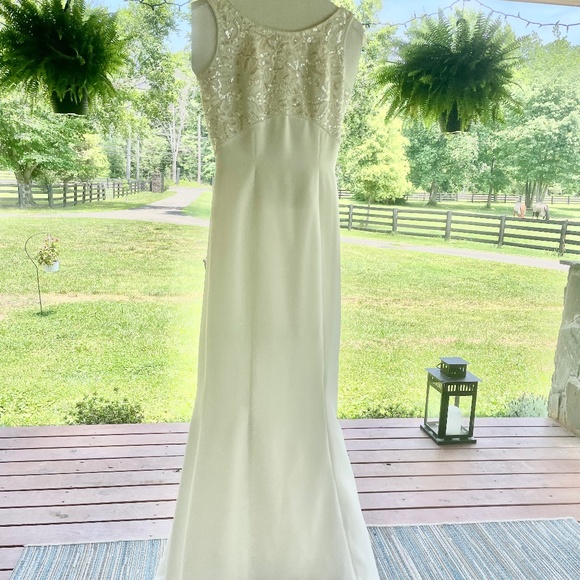 LADY ELEANOR GOWN - Picture 1 of 11